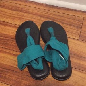 Sanuk  flip flops barely worn
